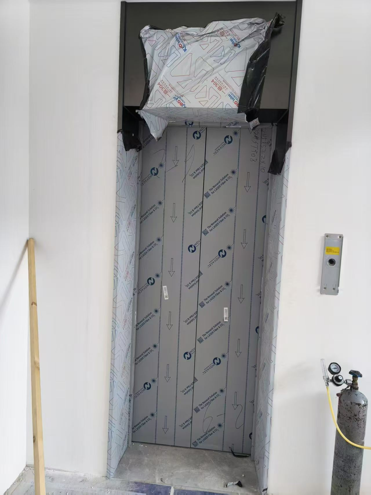 Protective-film elevator entrance cladding fabrication reference